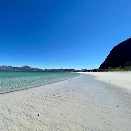Lofoten_beach_eggum_cabin *